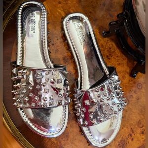 Cape Robbin Tonie Spike and Stud Adorned Flat Sandals NIB Silver sz 11